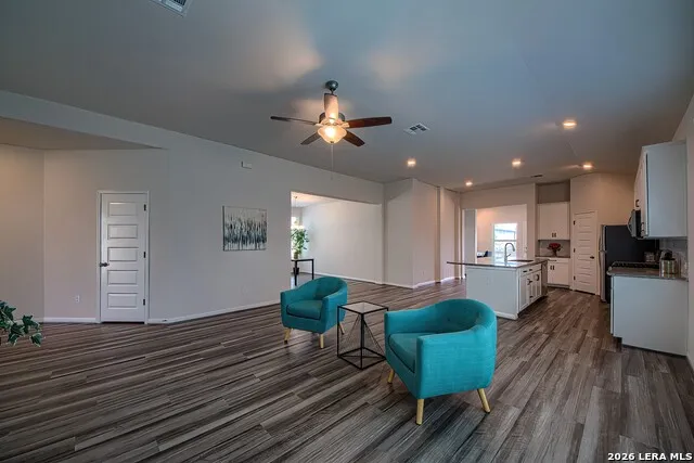4939 Ranahan Pass St Hedwig, TX 78152