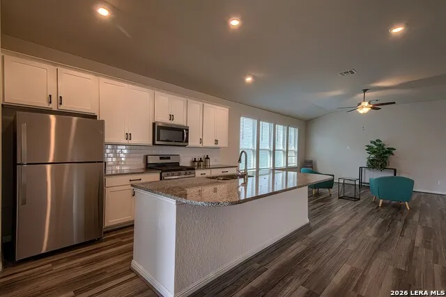 4939 Ranahan Pass St Hedwig, TX 78152