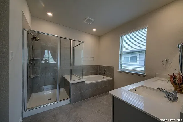 4939 Ranahan Pass St Hedwig, TX 78152