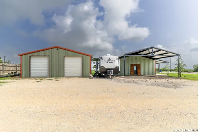 118 Pr 6190 Falls City, TX 78117