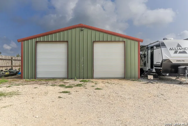 118 Pr 6190 Falls City, TX 78117