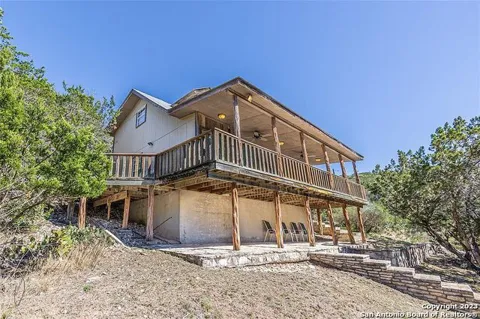 606 Canyon Oaks Dr