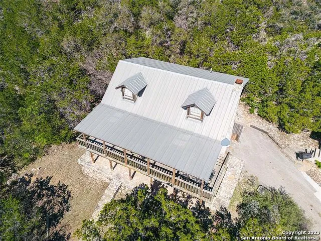 606 Canyon Oaks Dr Concan, TX 78838