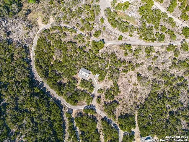 606 Canyon Oaks Dr Concan, TX 78838