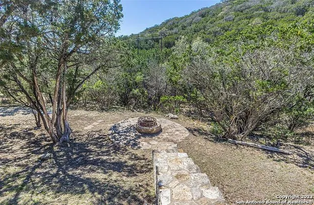 606 Canyon Oaks Dr Concan, TX 78838