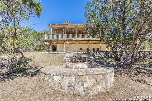 606 Canyon Oaks Dr Concan, TX 78838