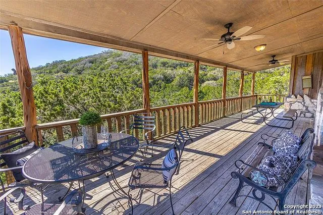 606 Canyon Oaks Dr Concan, TX 78838