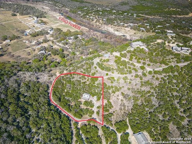 606 Canyon Oaks Dr Concan, TX 78838
