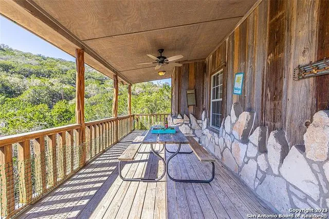 606 Canyon Oaks Dr Concan, TX 78838