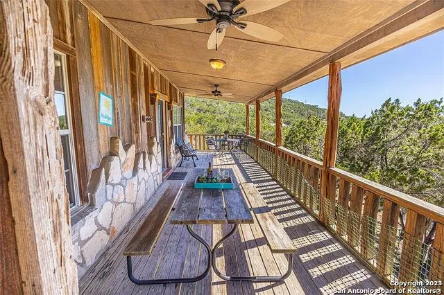 606 Canyon Oaks Dr Concan, TX 78838