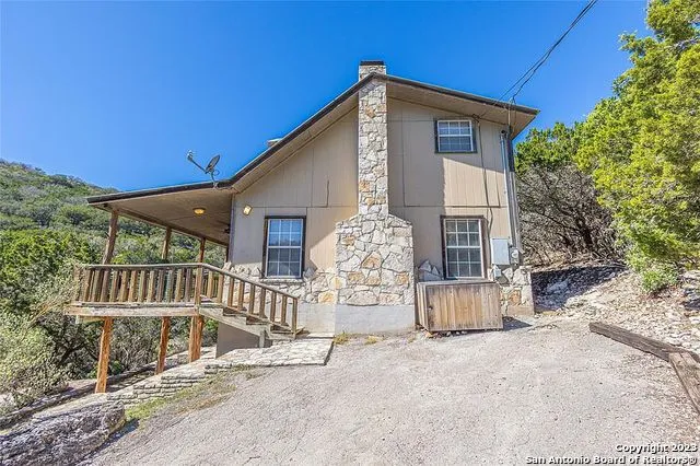 606 Canyon Oaks Dr Concan, TX 78838