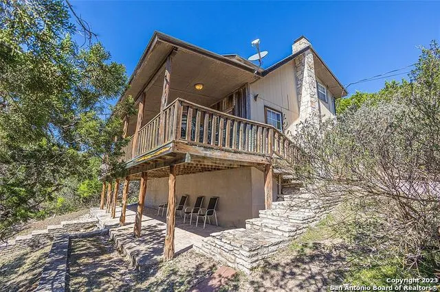 606 Canyon Oaks Dr Concan, TX 78838