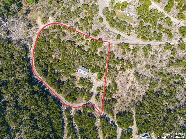 606 Canyon Oaks Dr Concan, TX 78838