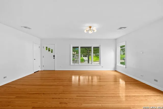 253 E Edgewood Pl Alamo Heights, TX 78209