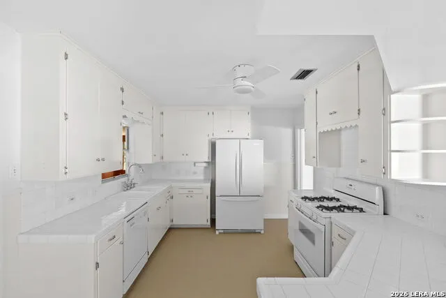 253 E Edgewood Pl Alamo Heights, TX 78209