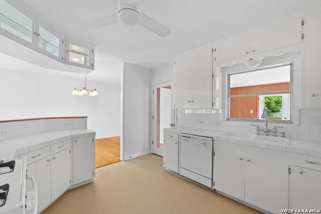 253 E Edgewood Pl Alamo Heights, TX 78209