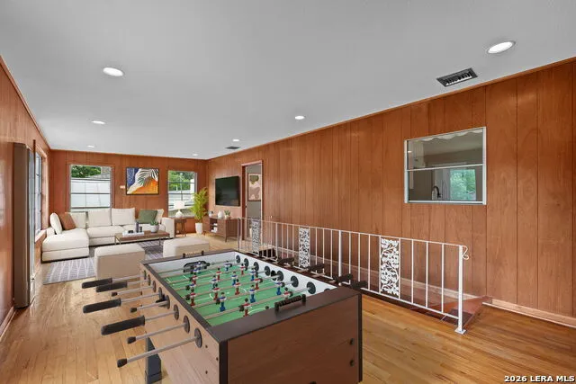 253 E Edgewood Pl Alamo Heights, TX 78209