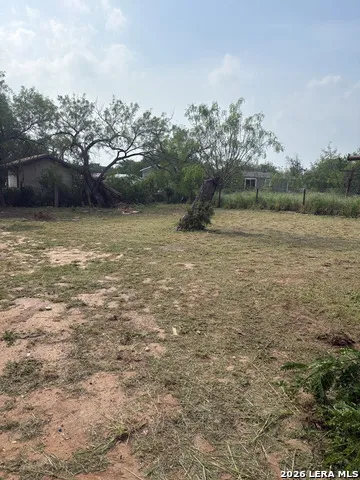 300 N 10th Carrizo Springs, TX 78834
