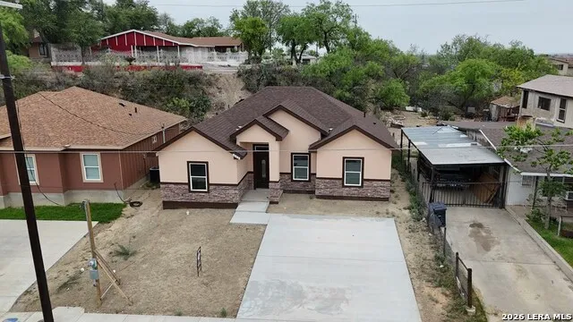 1956 Quarry St Eagle Pass, TX 78852