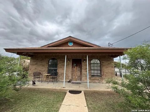 106 Los Sauces St