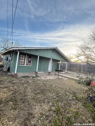 1808 King Arthur St. Eagle Pass, TX 78852