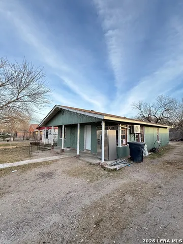 1808 King Arthur St. Eagle Pass, TX 78852