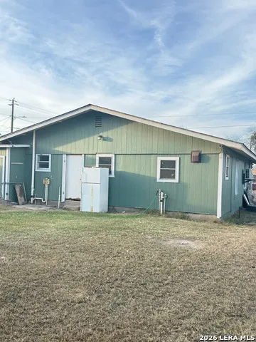 1808 King Arthur St. Eagle Pass, TX 78852