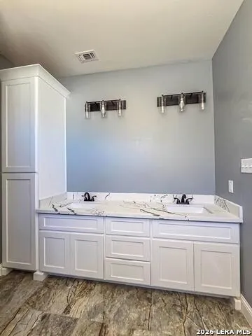 2870 Garden View Eagle Pass, TX 78852