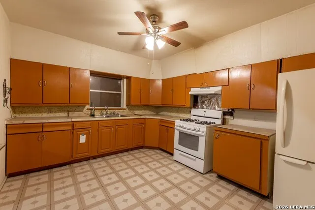 1576 El Indio Hwy Eagle Pass, TX 78852