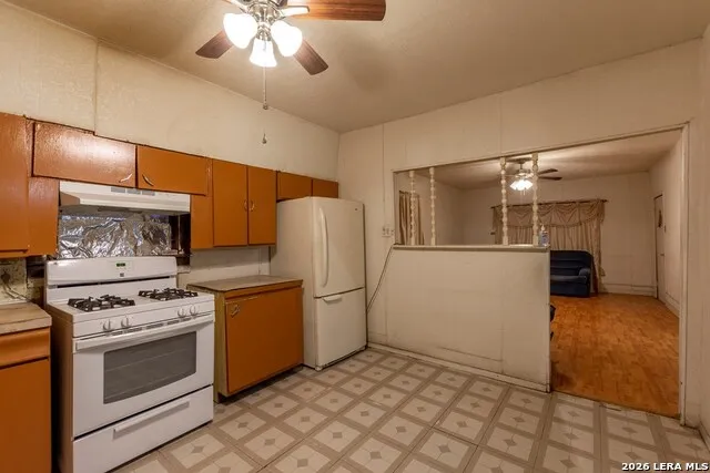 1576 El Indio Hwy Eagle Pass, TX 78852