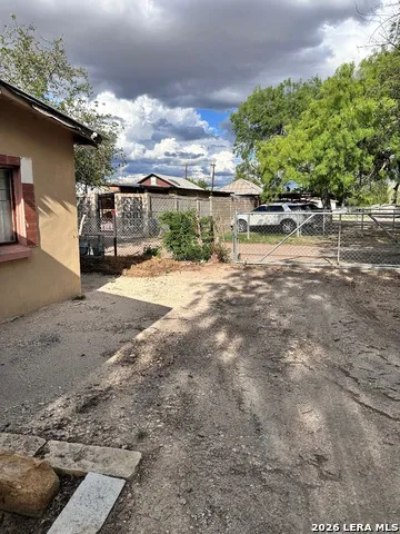 253 S Monroe St Eagle Pass, TX 78852