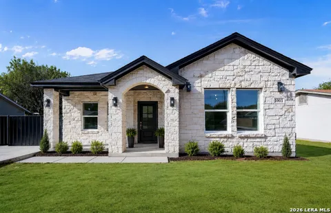 229 Colonial Ln