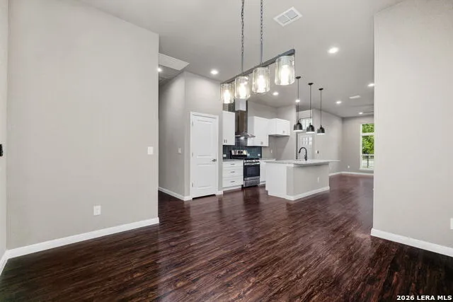 1243 W HARLAN AVE San Antonio, TX 78211