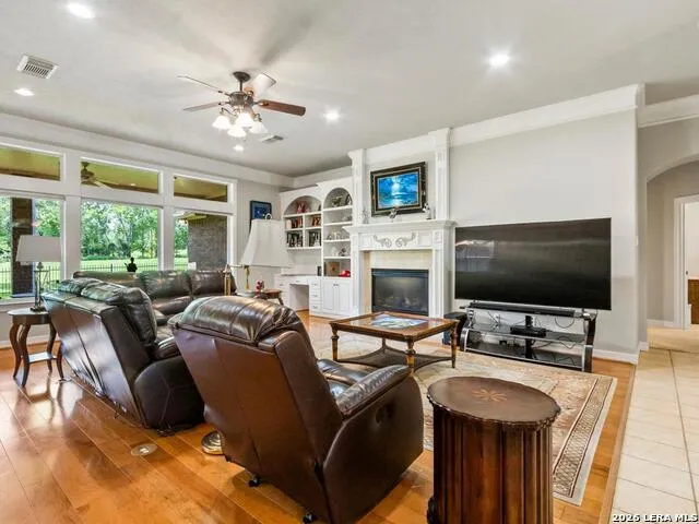 23 Melbourne Ct Montgomery, TX 77356
