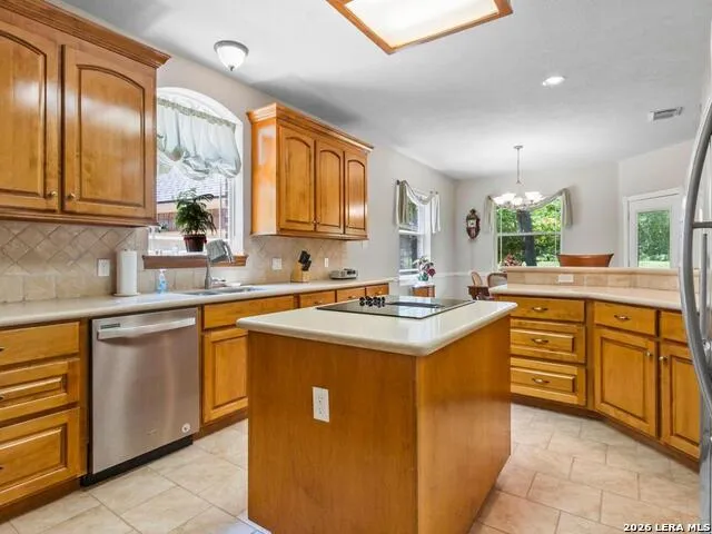 23 Melbourne Ct Montgomery, TX 77356