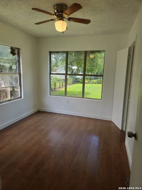 957 Crystal San Antonio, TX 78211