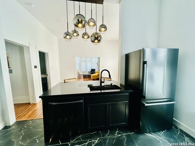 825 BURLESON San Antonio, TX 78202