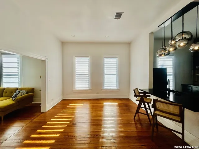 825 BURLESON San Antonio, TX 78202