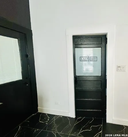 825 BURLESON San Antonio, TX 78202