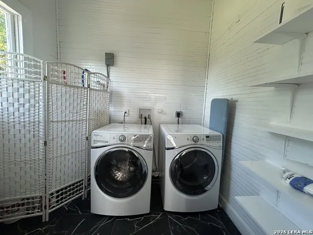 825 BURLESON San Antonio, TX 78202