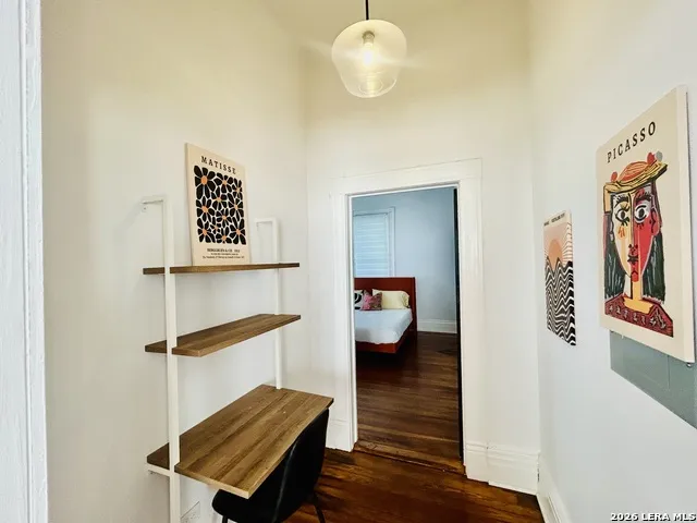 825 BURLESON San Antonio, TX 78202
