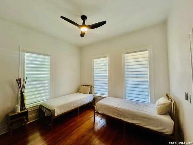 825 BURLESON San Antonio, TX 78202