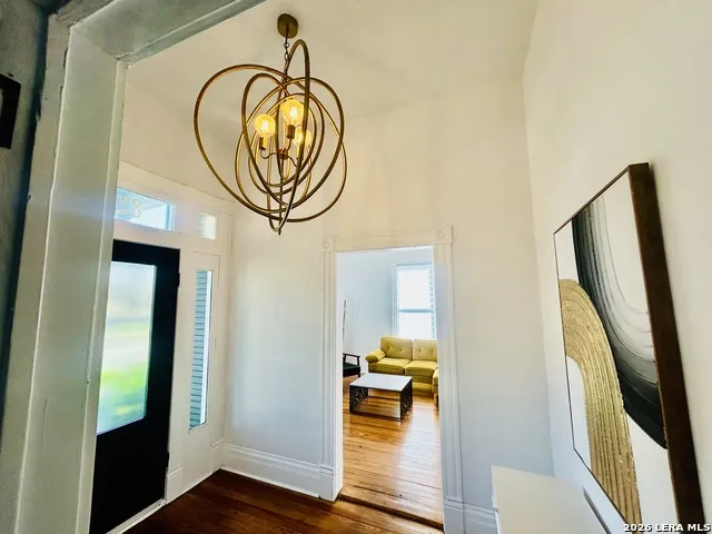 825 BURLESON San Antonio, TX 78202