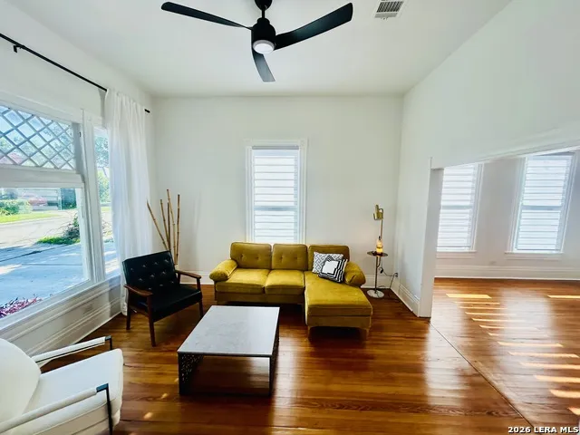 825 BURLESON San Antonio, TX 78202