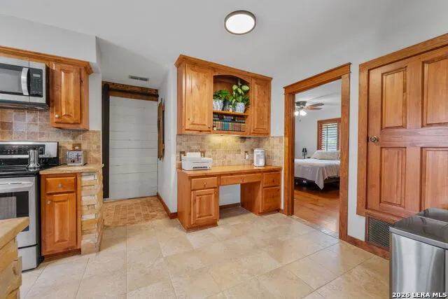 208 Oak Bend Dr La Vernia, TX 78121