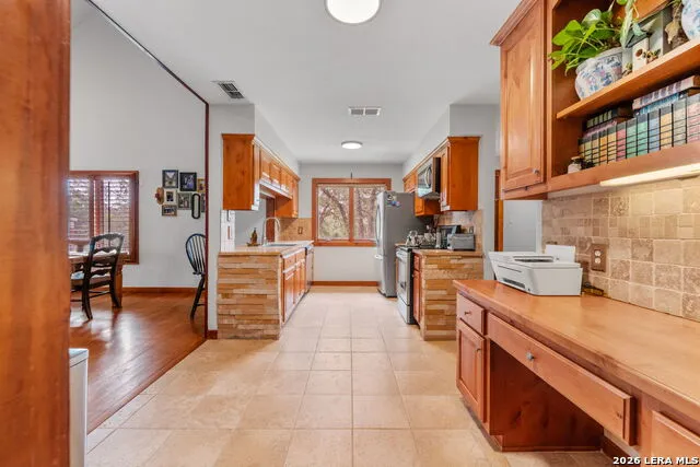 208 Oak Bend Dr La Vernia, TX 78121