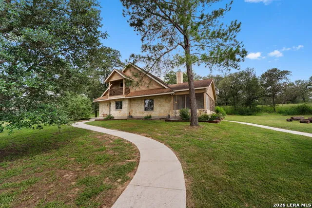 208 Oak Bend Dr La Vernia, TX 78121