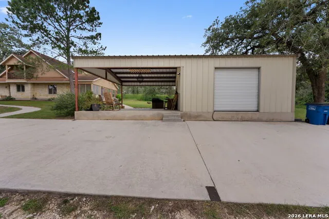 208 Oak Bend Dr La Vernia, TX 78121