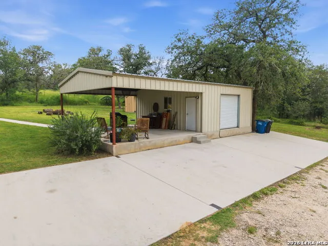 208 Oak Bend Dr La Vernia, TX 78121