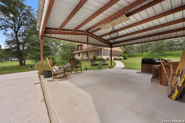 208 Oak Bend Dr La Vernia, TX 78121
